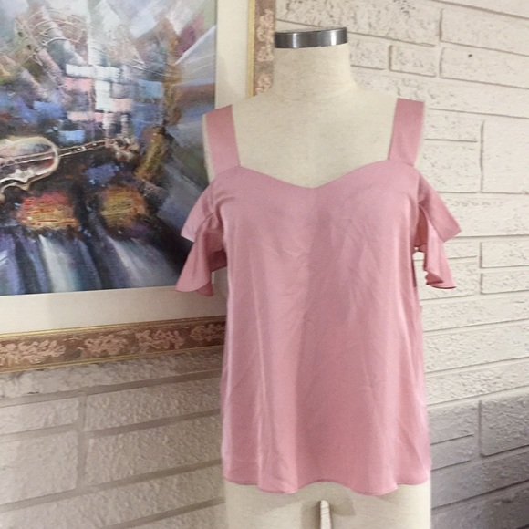 Soho Tops - 🌹SoHo New York & Company Cold Shoulder Top